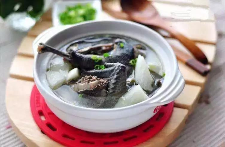 山药炖乌鸡汤