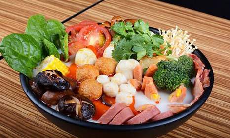 吃麻辣烫1.jpg